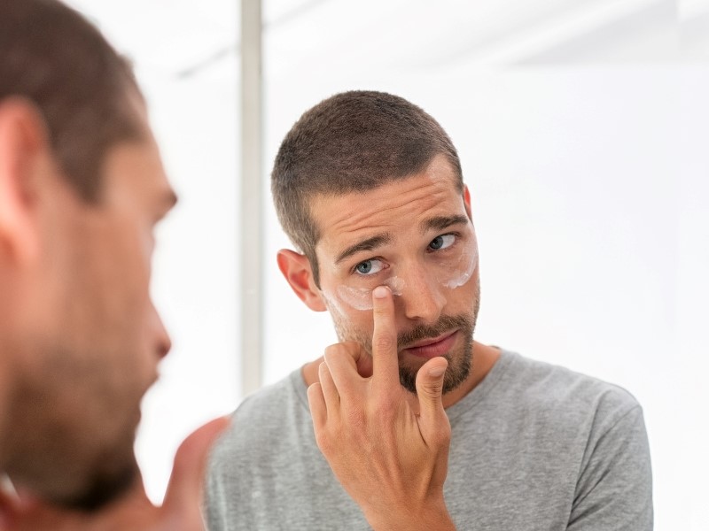 Applying moisturizer prevents rosacea