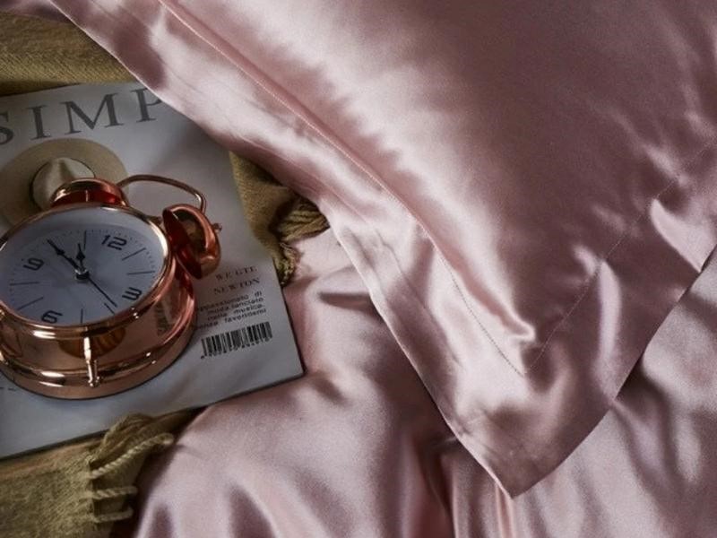 Silk Pillowcases prevent Telogen Effluvium