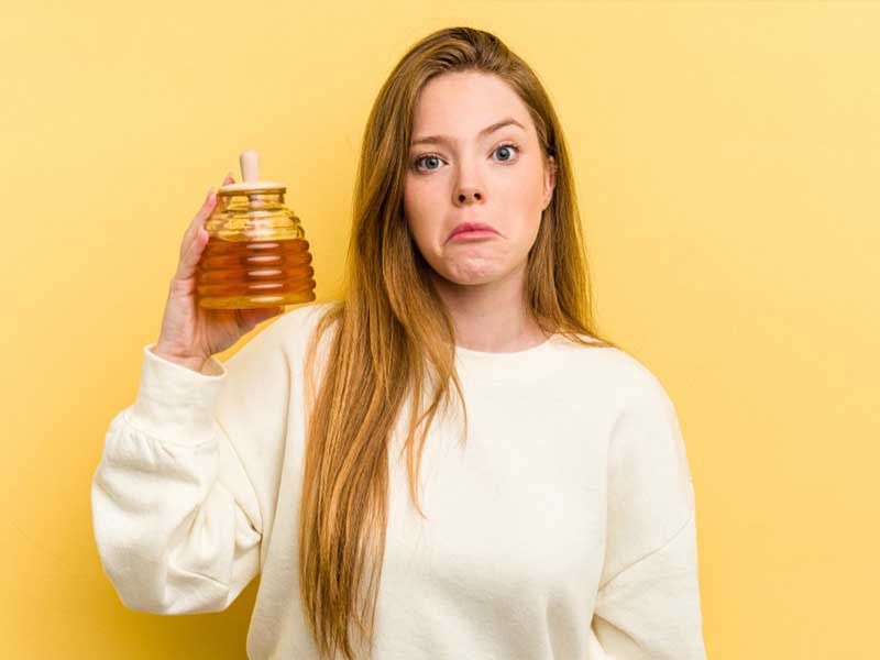 Use honey for dry scalp