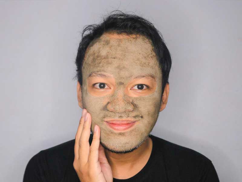 Clay Mask absorbs excess oil