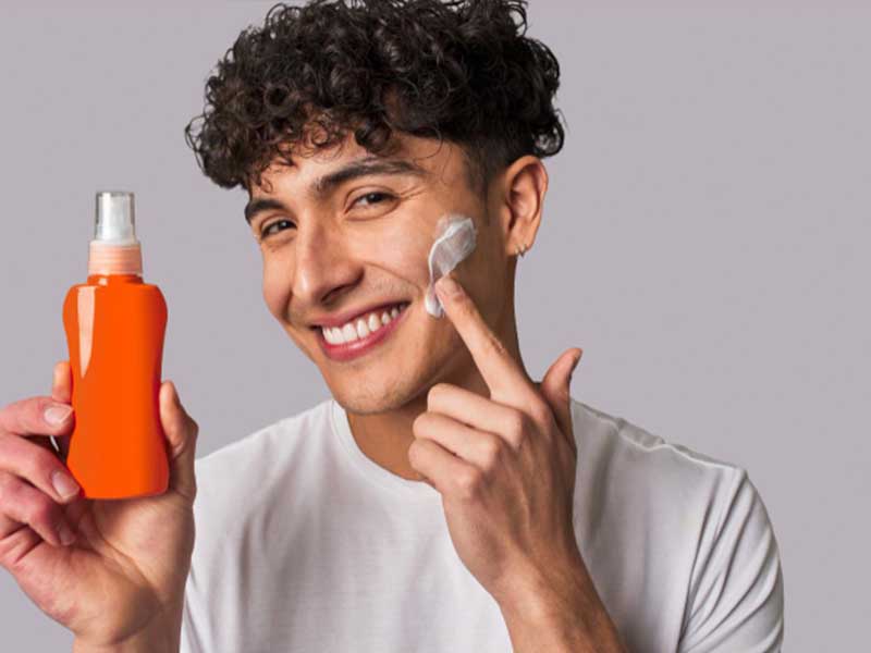 Applying sunscreen Acne Scar Prevention