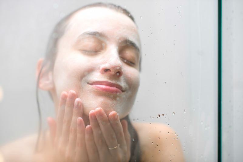 Wash face Cold Water vs. Hot Water