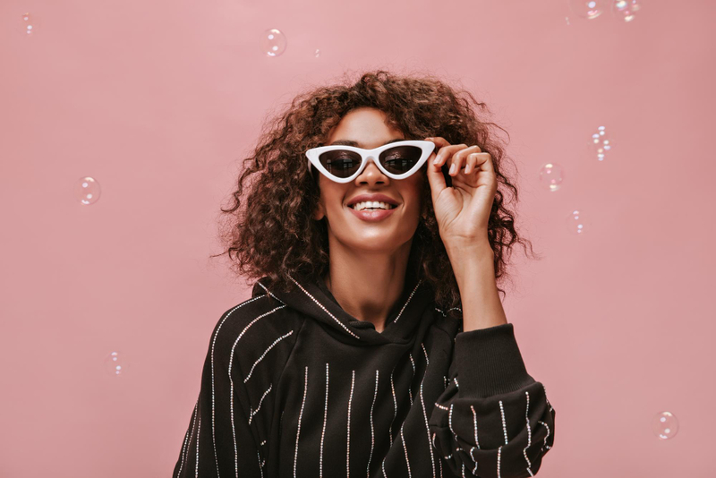 Wearing sunglasses can prevent ocular rosacea